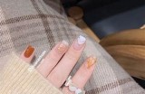 《探索甜蜜：蜜桃的美味与健康之旅》